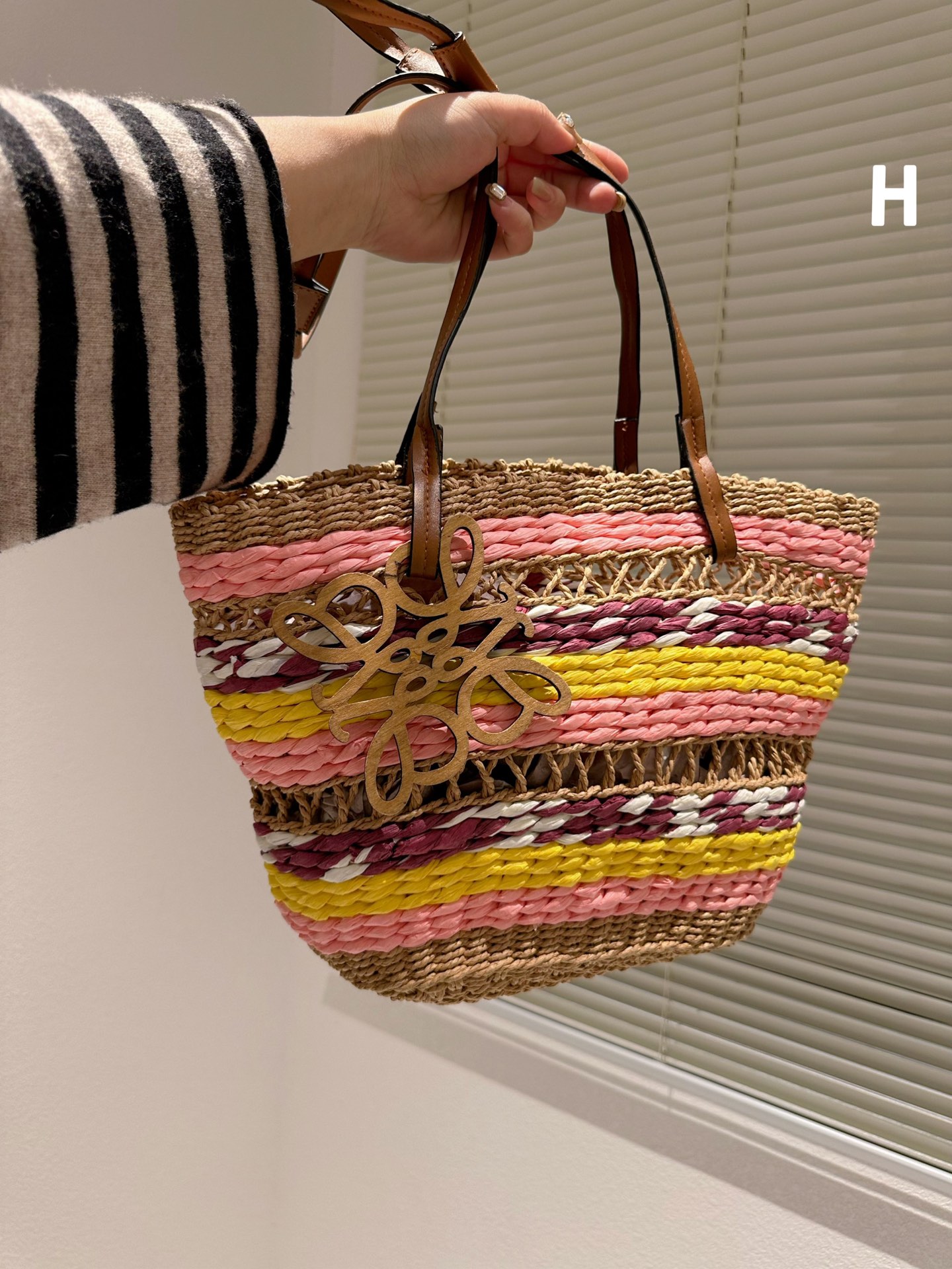 LOEWE Wave hand bag 131362