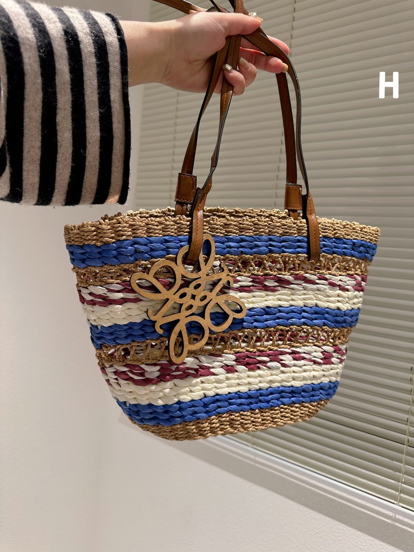 LOEWE Wave hand bag 131362