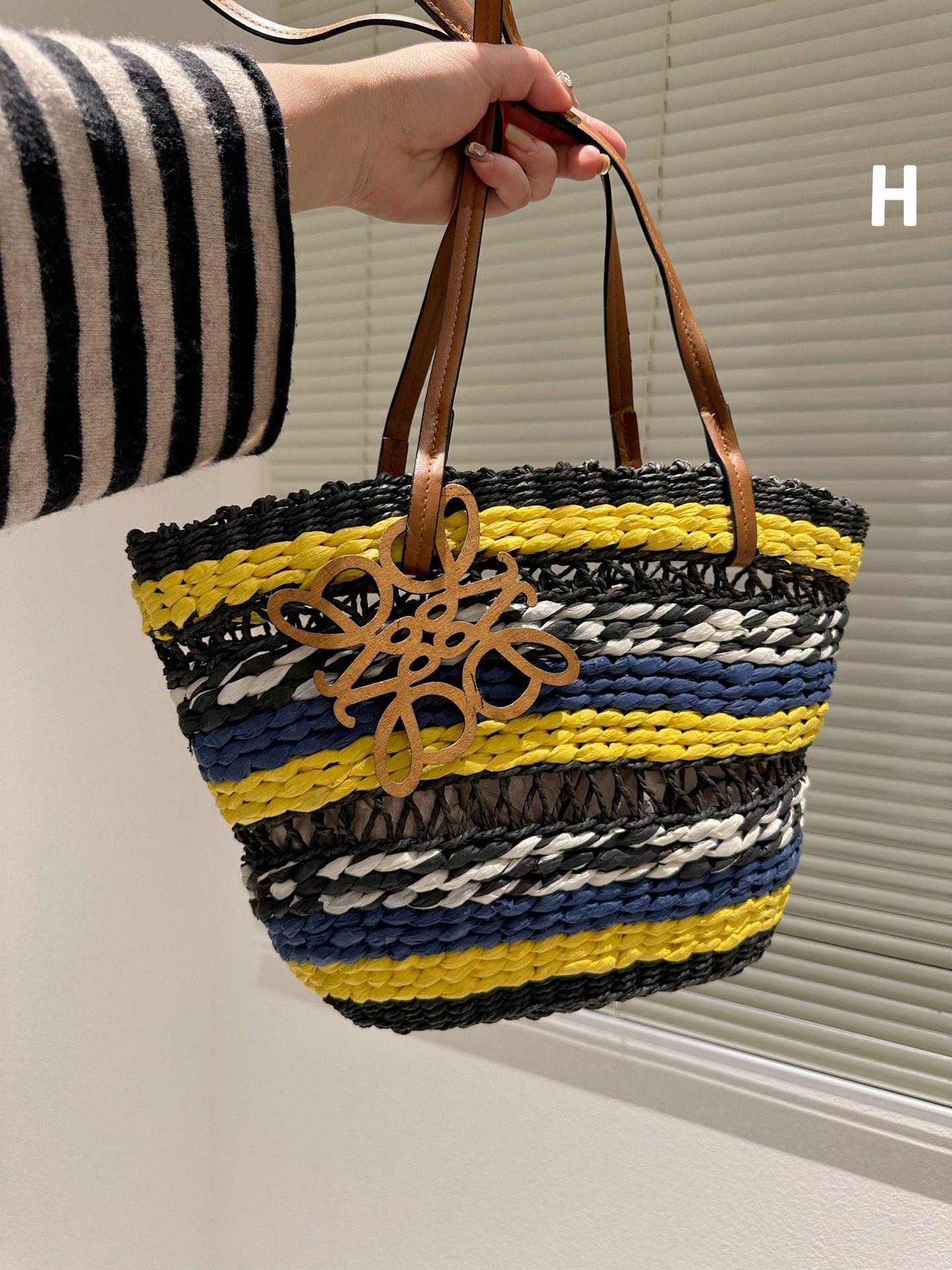 LOEWE Wave hand bag 131362