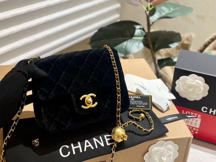 Chanel velour cf bag 133010