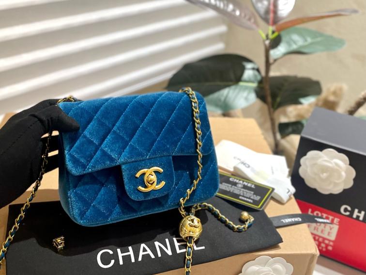 Chanel velour cf bag 133010