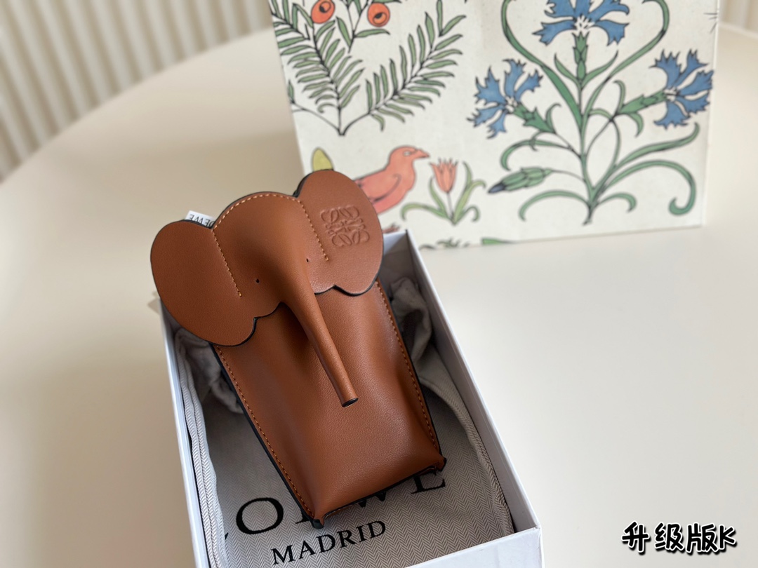 LOEWE Elephant Cowskin phone bag