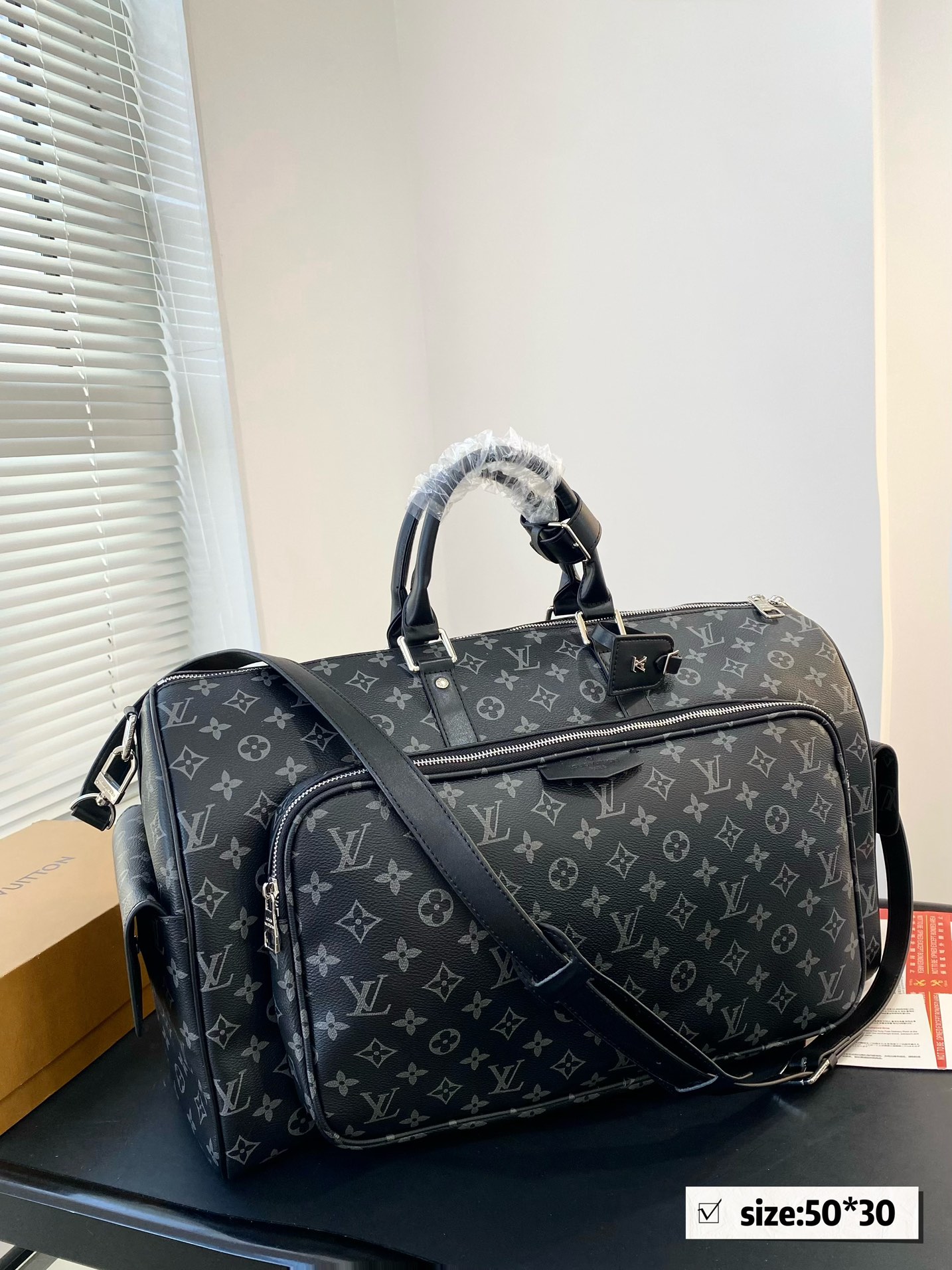 LV travel bag large handbag 135498