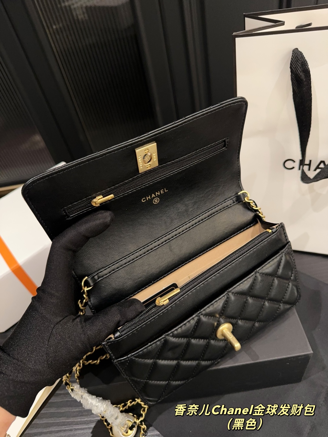 Chanel Lambskin woc handbag 135891