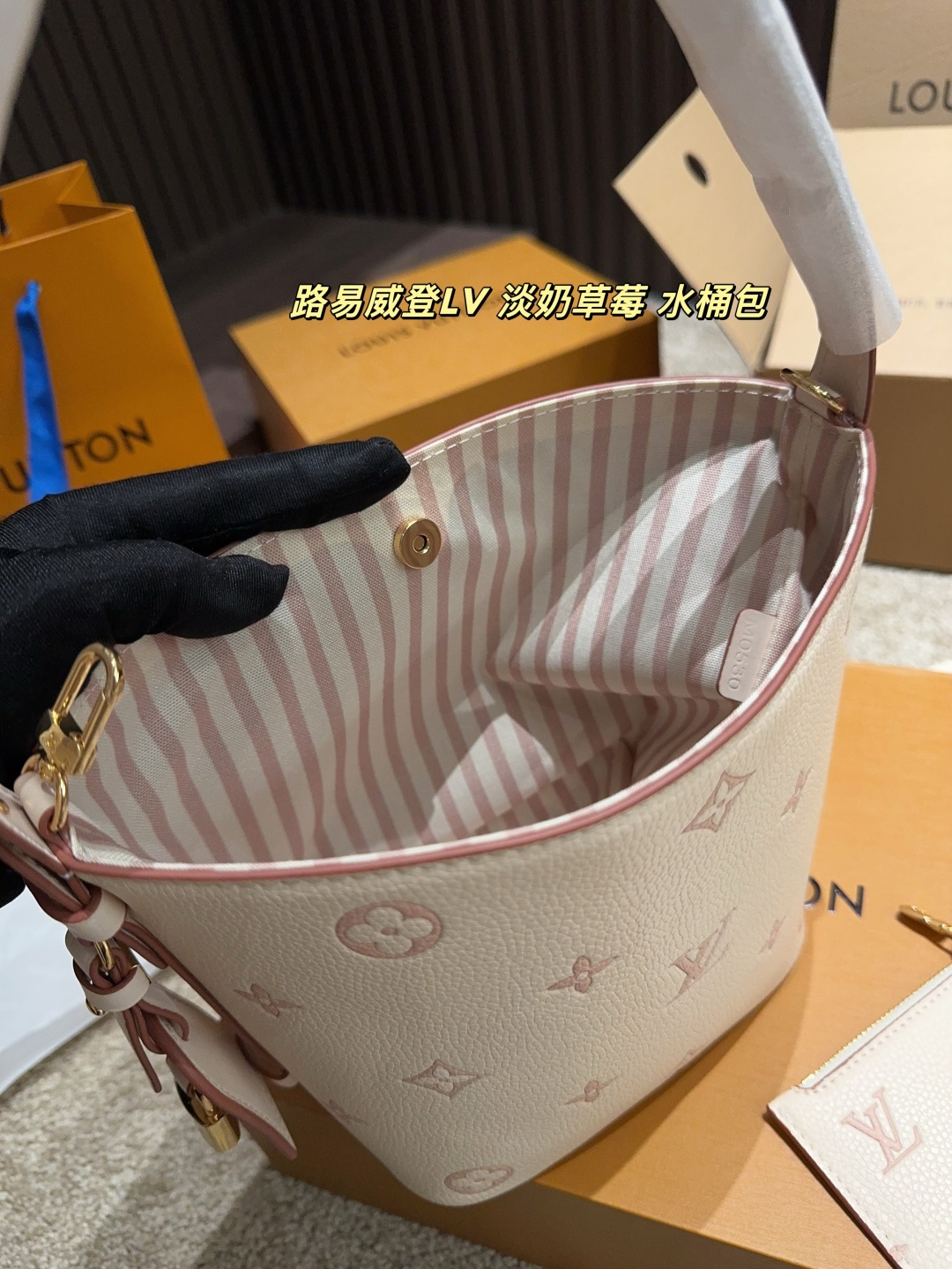 LV Bucket handbag 135886