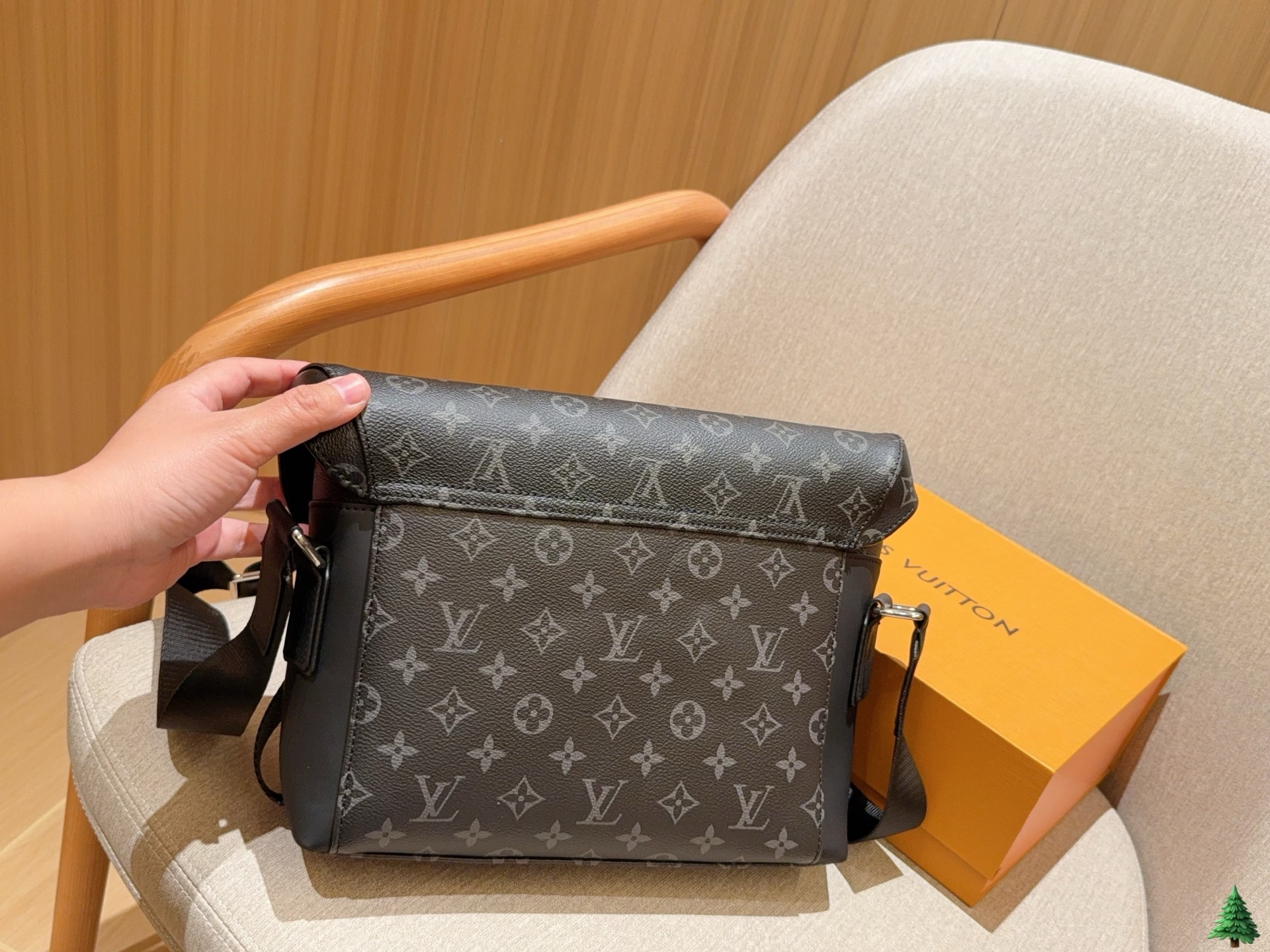 LV Louis vuitton Voyager mens bag 135881