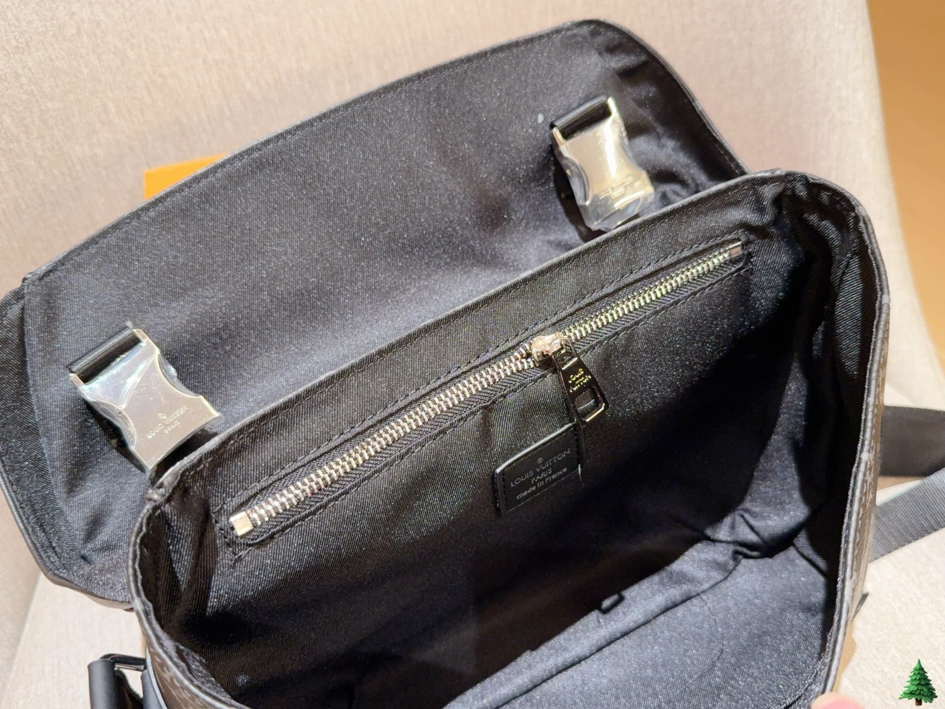 LV Louis vuitton Voyager mens bag 135881