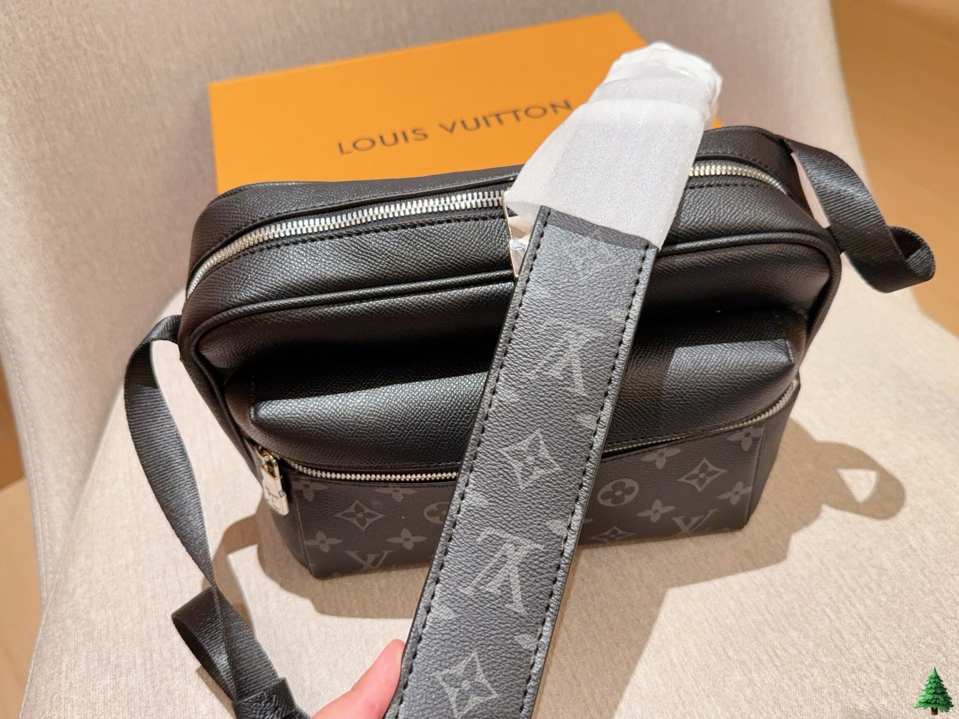 LV Louis vuitton Mens OUTDOOR bag 135880