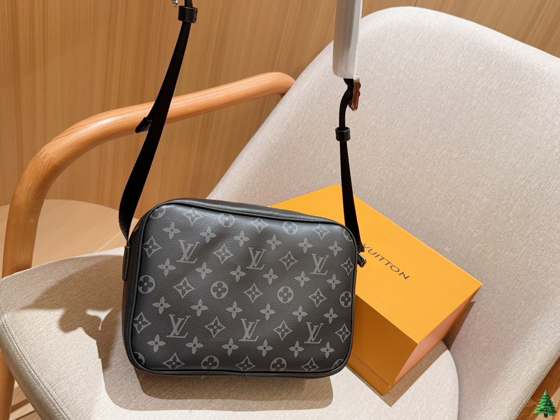 LV Louis vuitton Mens OUTDOOR bag 135880