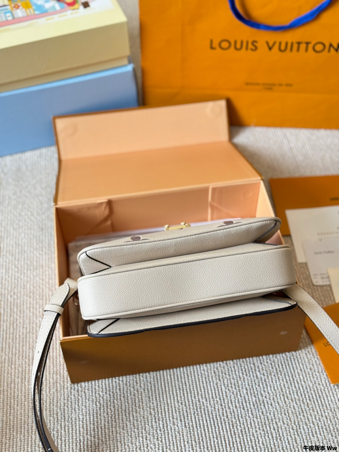 LV Cowskin POCHETTE M40780 METIS