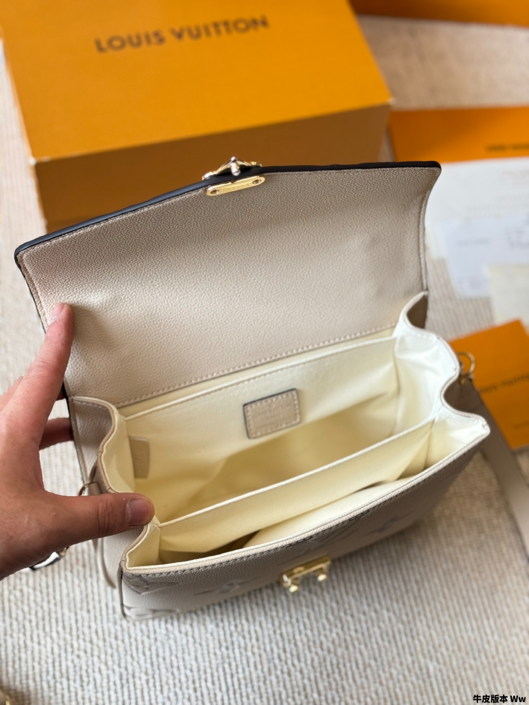 LV Cowskin POCHETTE M40780 METIS