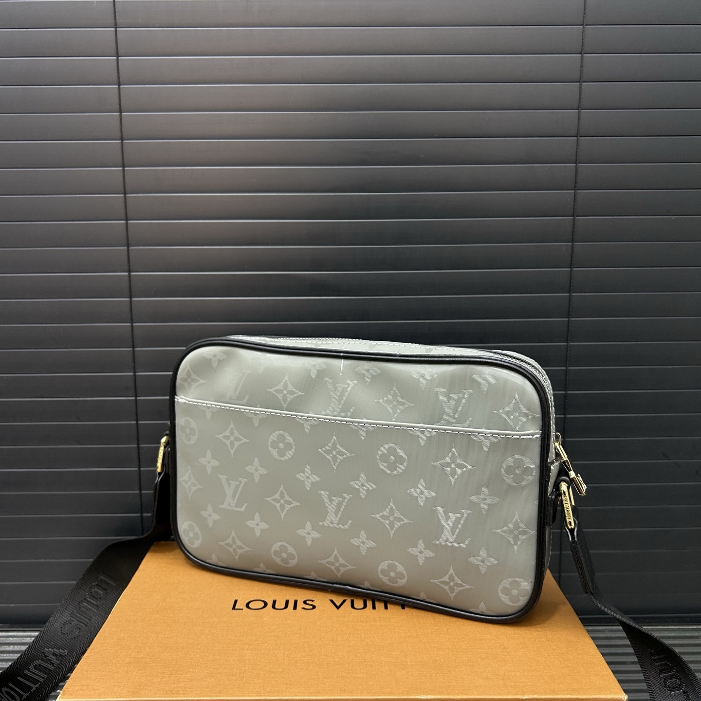 LV Louis vuitton Alpha Mens bag 135913
