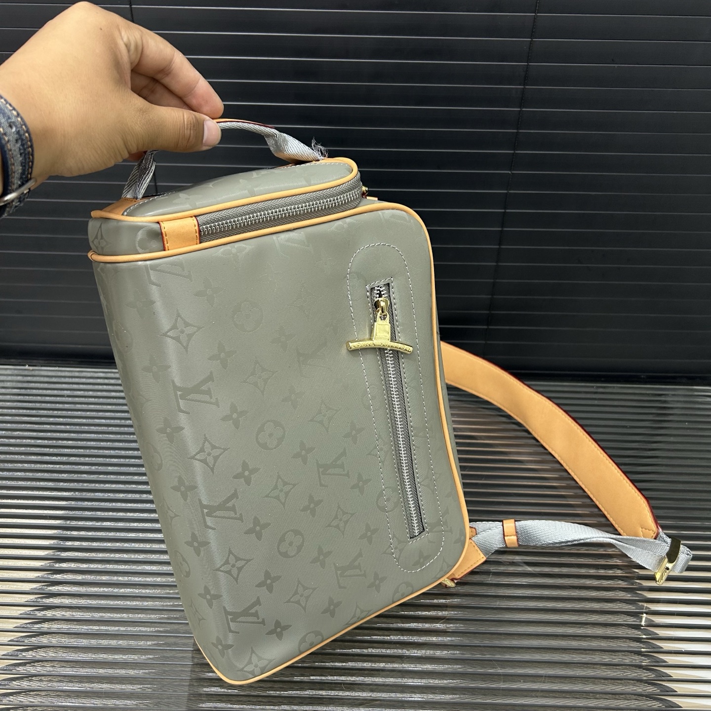 LV Louis vuitton pop-up MENS bag 135912