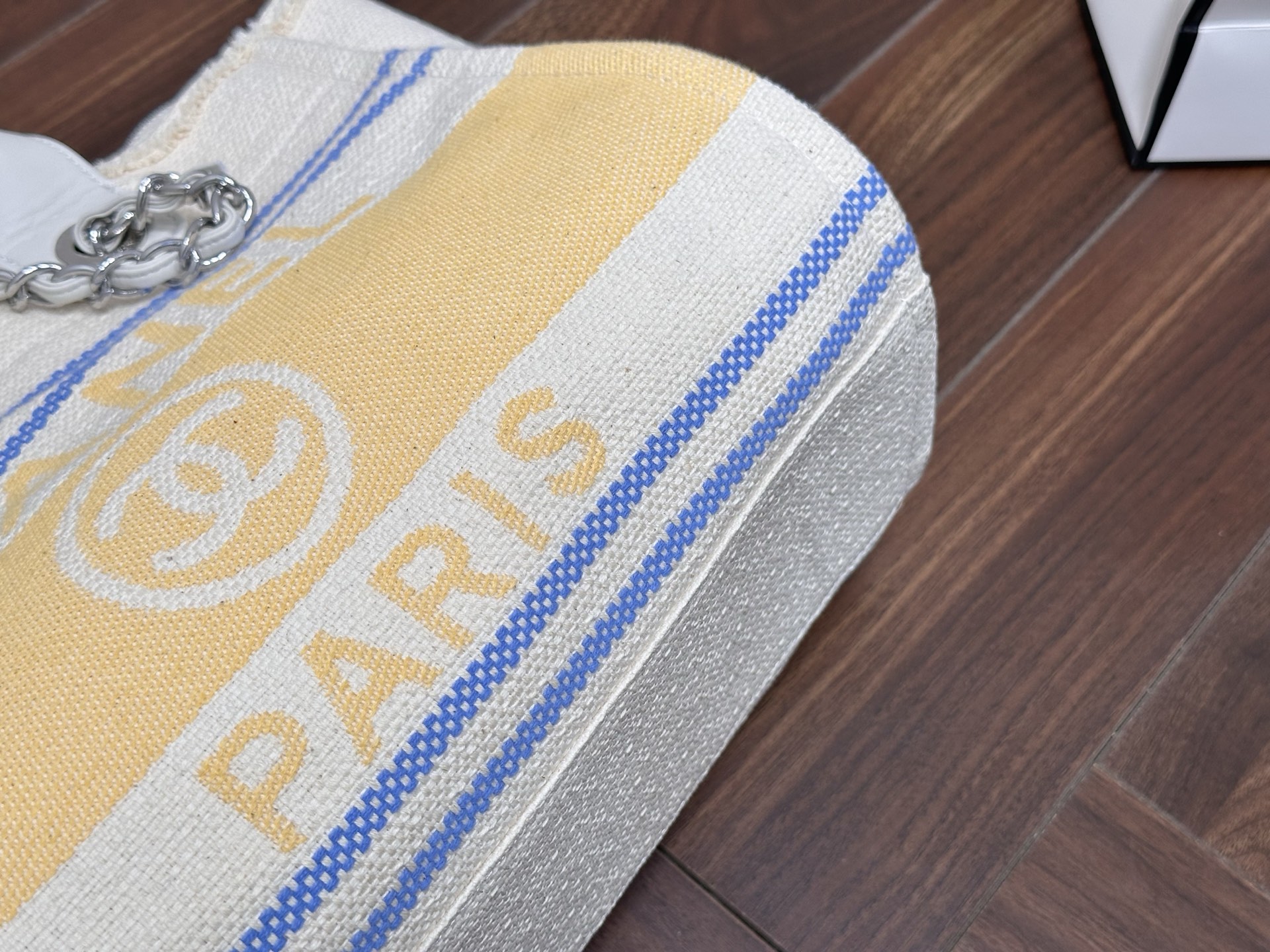 Chanel Beach Tote handbag 135917