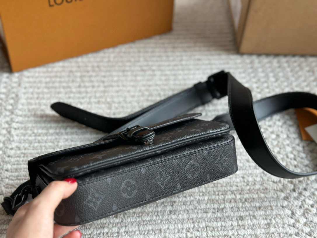 LV Montsouris cowskin mens bag 135938