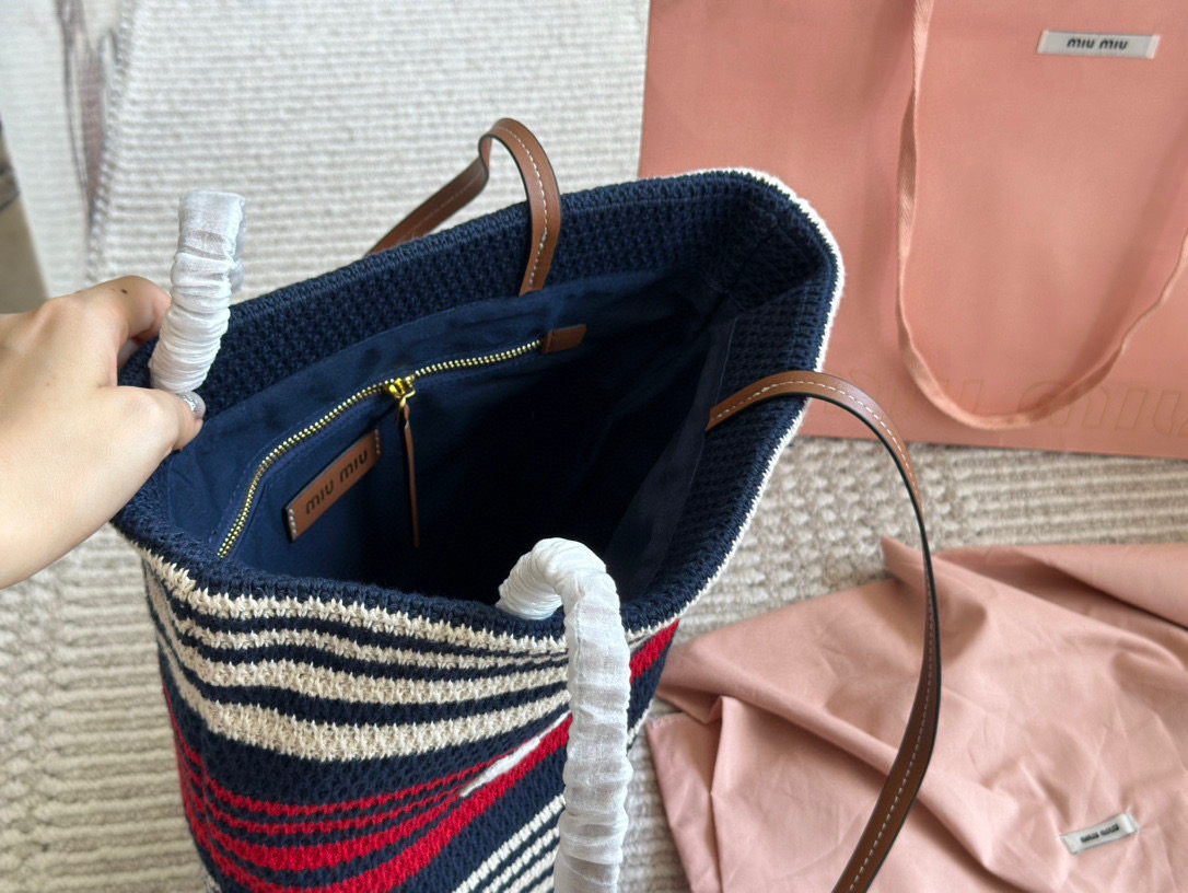 MIUMIU WAVE hand BAG