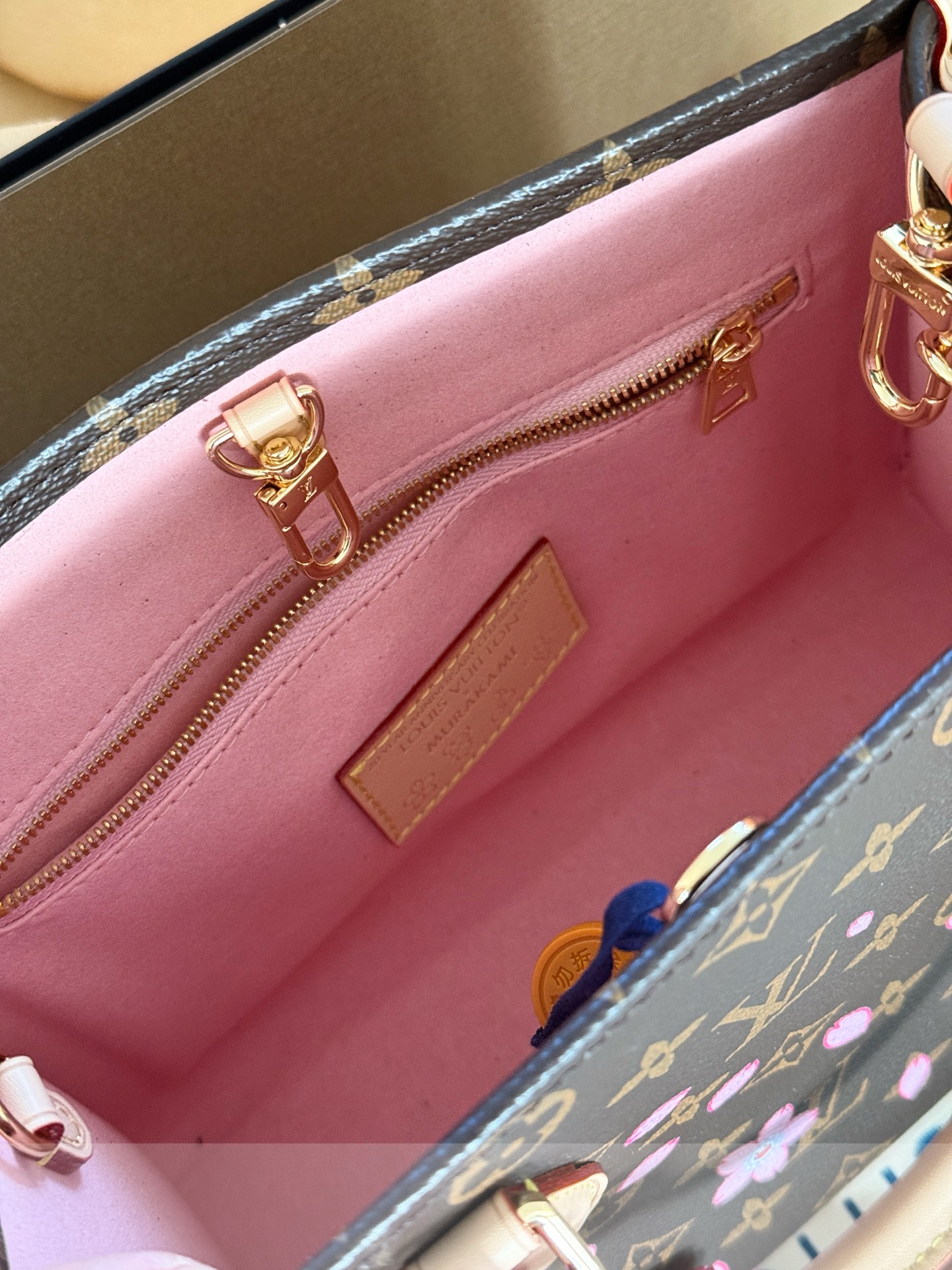 LV Louis vuitton sakura onthego hand bag