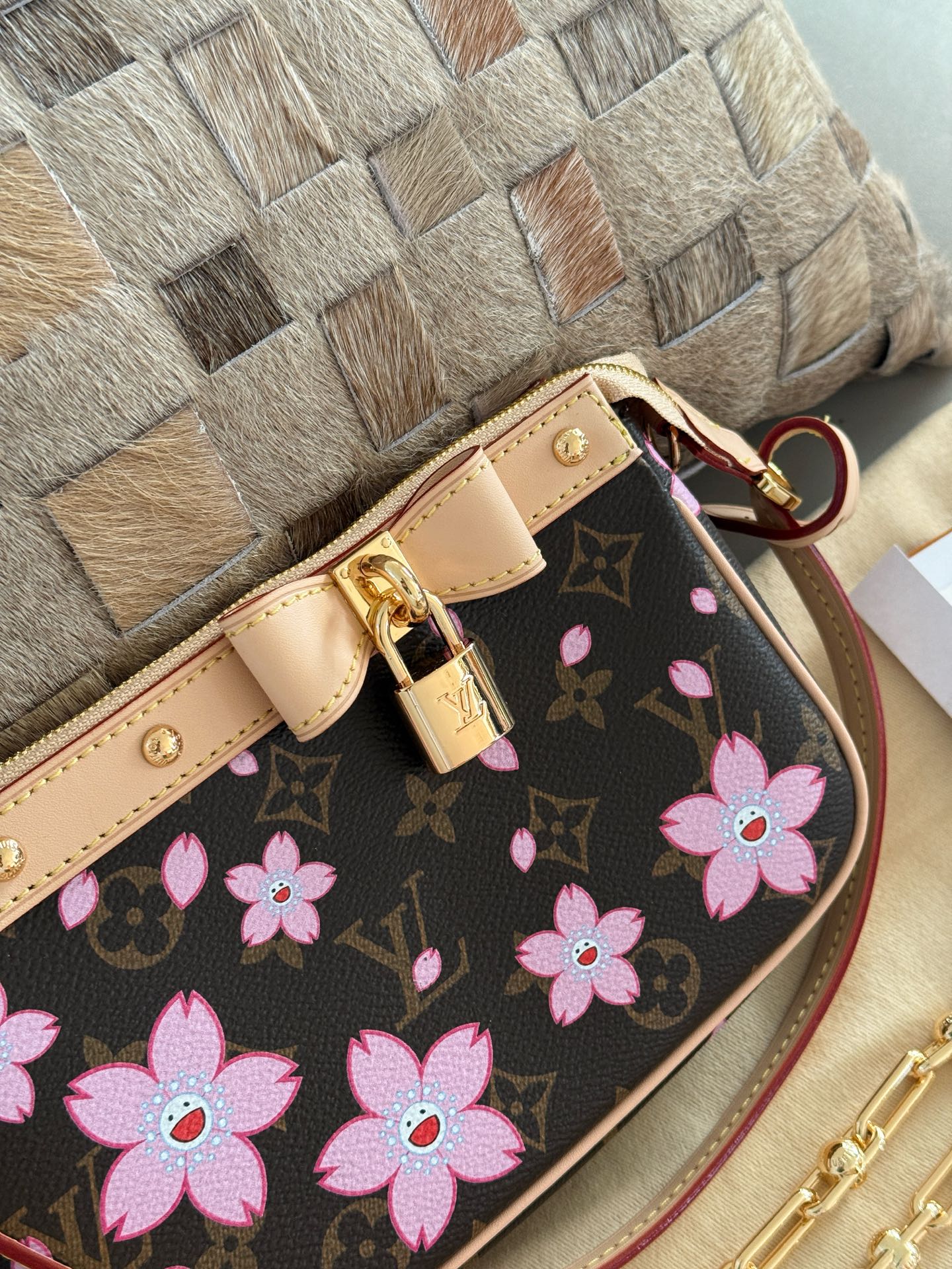 LV Louis vuitton sakura onthego hand bag