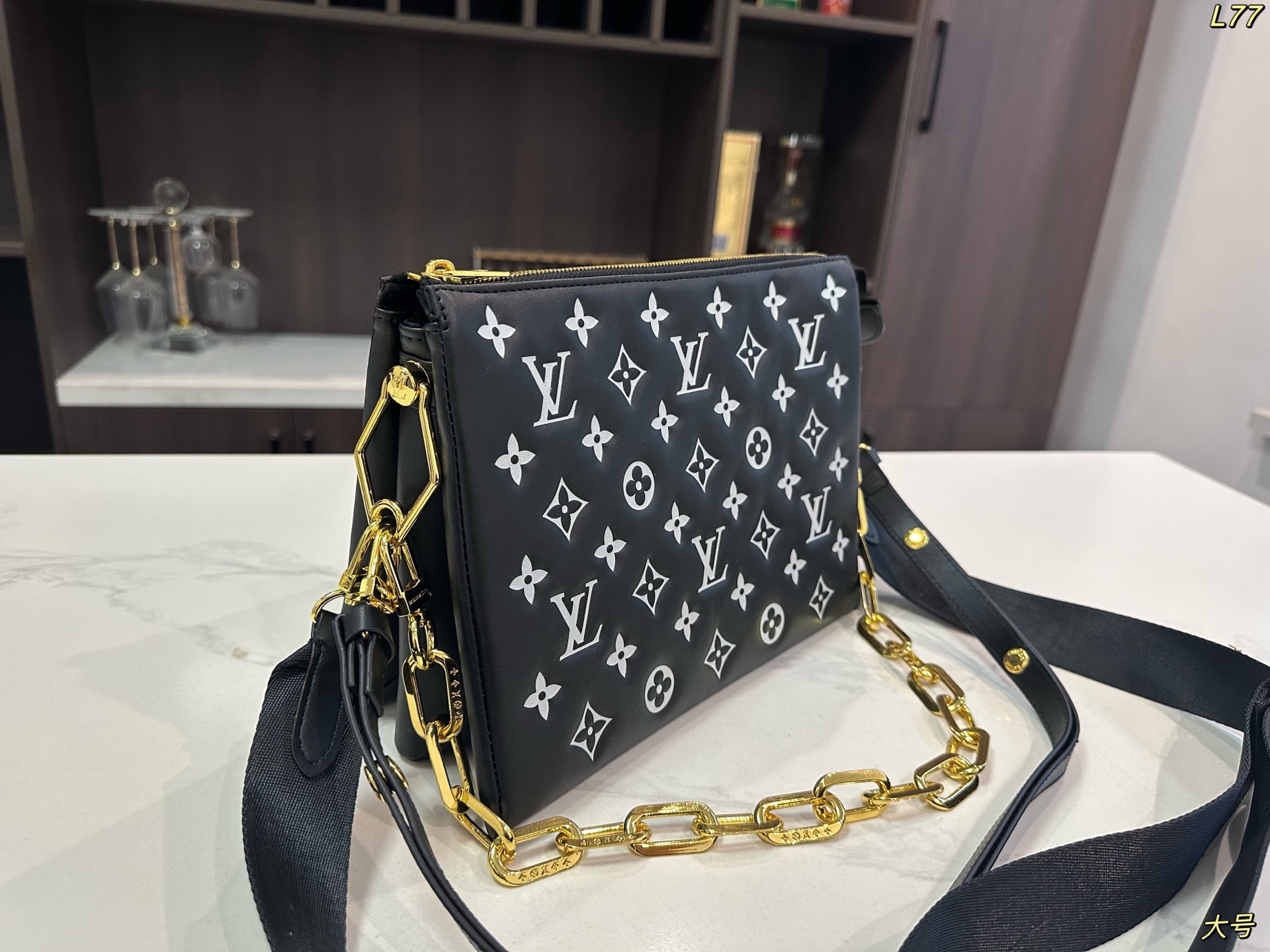 LV Louis vuitton handbag 138978
