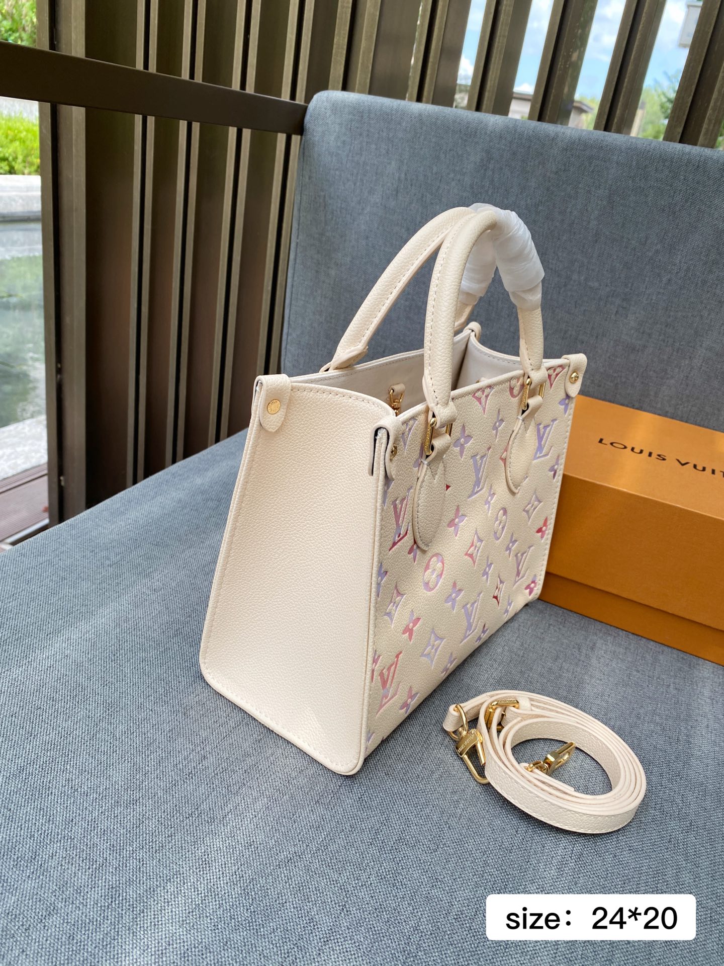 LV Louis vuitton Onthego bb tote bag 138972