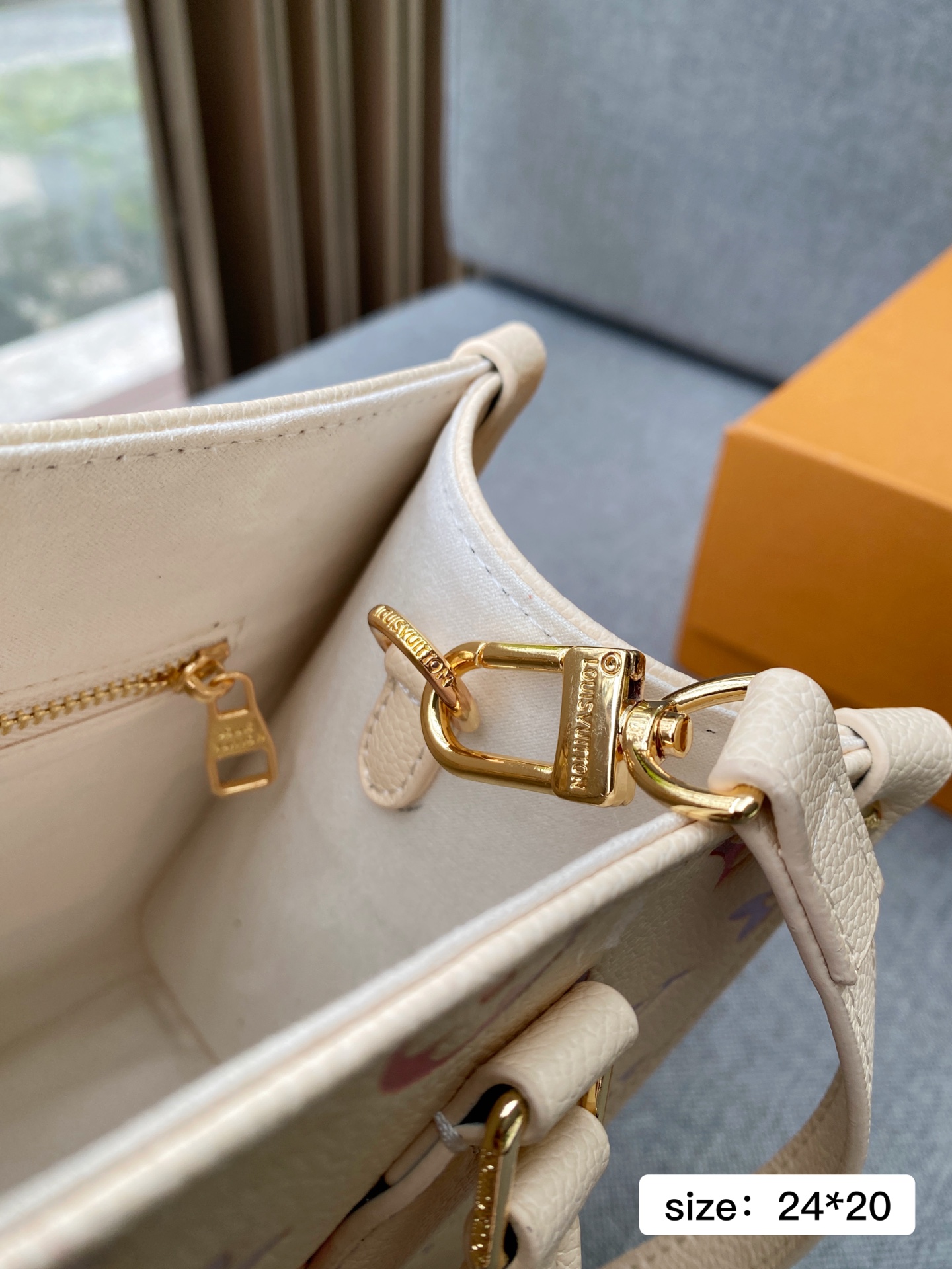 LV Louis vuitton Onthego bb tote bag 138972