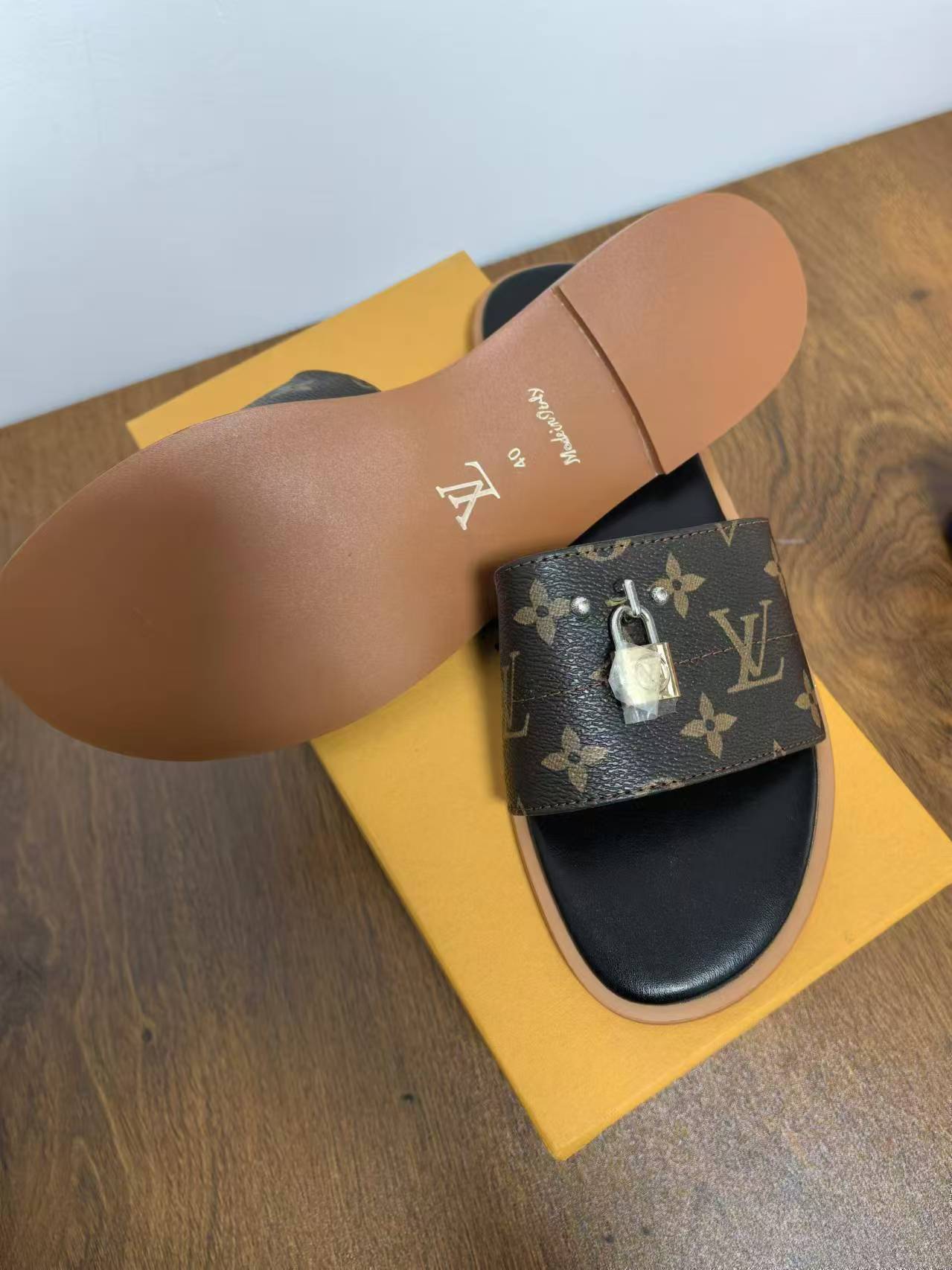 Special offer! Size 40 LV Louis vuitton slippers