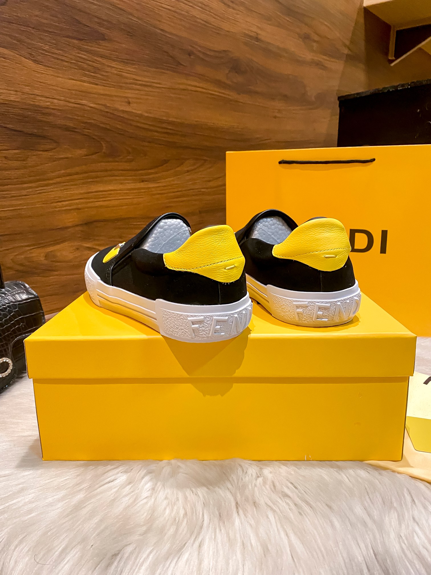 2025 Fendi Mens flat sneakers 135934