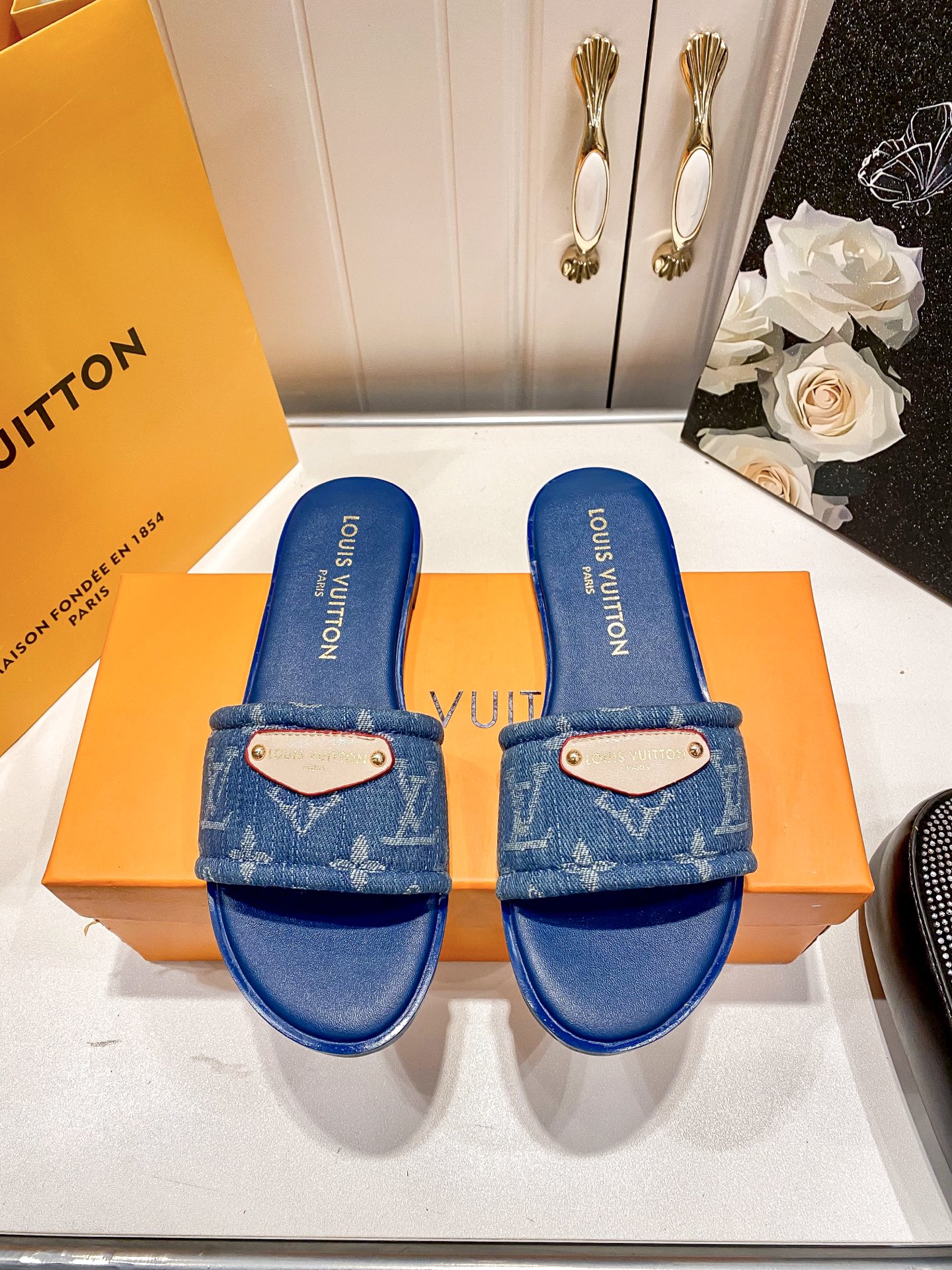 LV women slippers 138999