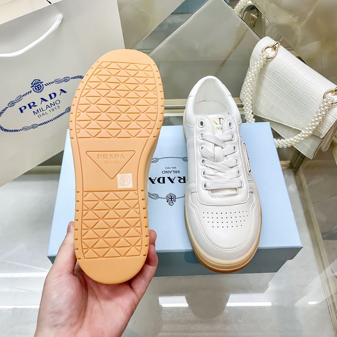 Prada flat sneakers 139030
