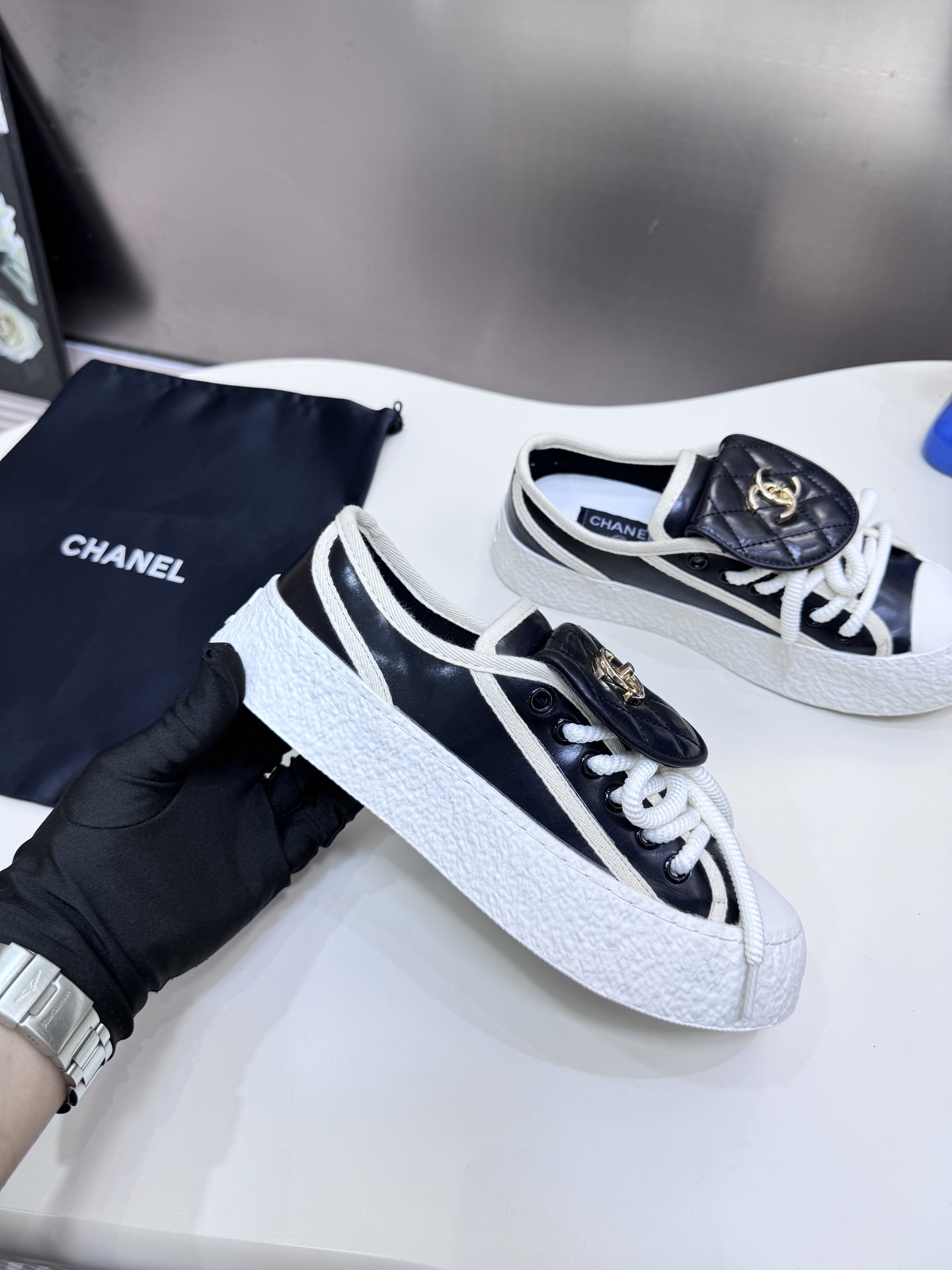 Chanel  25A flat sneaker 139040