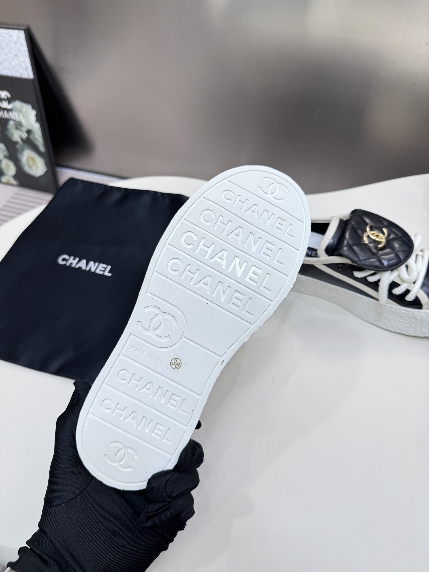 Chanel  25A flat sneaker 139040