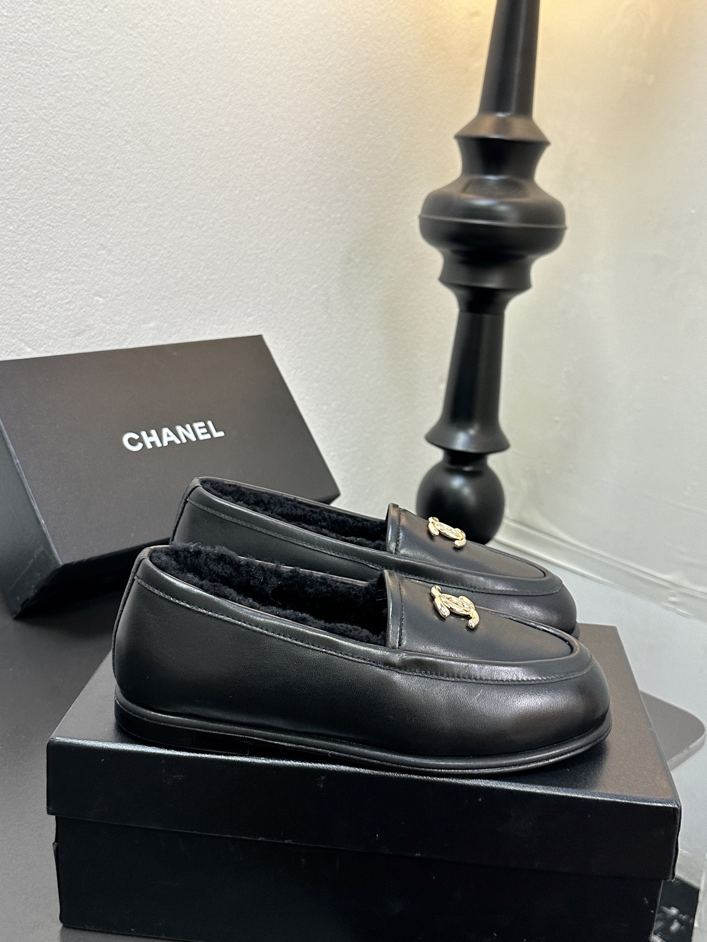 Chanel leather flat shoes
