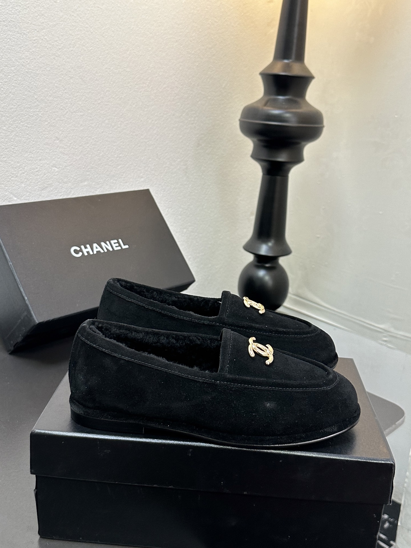Chanel leather flat shoes